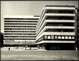 cca 1970 OTP ház a Köztársaság téren. 8 db építészeti művész fotó 24x18 cm