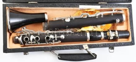 Klarinét eredeti tokjában, jó állapotban