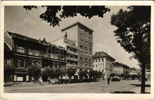 Kassa, Kosice; Fő utca, Triesti Általános Biztosító Társulat, Krausz üzlete, autók / main street, insurance company, shops, automobiles