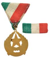 1957. "Munkás-Paraszt Hatalomért" aranyozott, zománcozott, festett bronz kitüntetés mellsz...