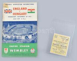 1953 Magyarország-Anglia, a legendás 6:3-as labdarúgó mérkőzés meccsfüzete, és egy belépőjegy a Wembley Stadionba, ahol az Aranycsapat legyőzte az évtizedek óta veretlen Angliát. A műsorfüzet hátsó borítója javított, részben pótolt, de a jegy jó állapotban. Rare! / 1953 Hungary - England 6:3, legendary football match booklet, and an entry ticket to the Wembley Stadium, where the Golden Team of Hungary defeated England. The back cover of the booklet partly incomplete, damaged, and repaired, but the ticket in good condition. Rare!