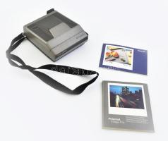 Polaroid fényképezőgép hozzá való közelítő lencsével és állvánnyal. Leírással, részben eredeti doboz...