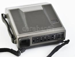 Polaroid fényképezőgép hozzá való közelítő lencsével és állvánnyal. Leírással, részben eredeti doboz...