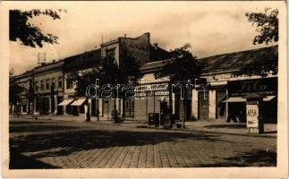 Losonc, Lucenec; Rákóczi út, Filó Marcel könyv- és papírkereskedő, képeslapkiadó üzlete, Gansel hirdetése a tűzfalon / street view, publisher's shop (EK)