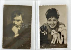 38 db főleg RÉGI motívum képeslap kis albumban: színészes és híres emberek / 38 mostly pre-1945 motive postcards in a small album: actors, actresses and famous people