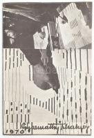 Gyarmathy Tihamér (1915-2005): Formák, 1968. Nyomat, papír, jelzett a nyomaton, 21,5×30,5 cm és képeslap Gyarmathy Tihamér művének reprodukciójával, hátoldalán autográf soraival és aláírásával, 10,5x15 cm, mindkettő Gyarmathy Tihamér nevével és 1970-es évszámmal feliratozott, illusztrált vékony karton mappában, mappa hátoldalán német nyelvű adatokkal Gyarmathy Tihamérről.