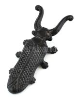 Csízmahúzó. Öntöttvas, scarabeus formájú. 30 cm