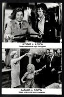 cca 1972 ,,Lázadás a buszon című angol filmvígjáték jelenetei és szereplői, 19 db vintage produkciós filmfotó, ezüst zselatinos fotópapíron, a használatból eredő - esetleges - kisebb hibákkal, 18x24 cm