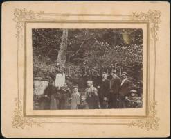cca 1900-1910 Mérnöki-Csorgó, kirándulók csoportképe, katonatiszttel, keményhátú fotó, 16,5x13 cm