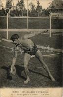 1914 Reims, Au College d'Athletes. Athlete lancant le disque / French discus thrower