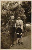 1928 Abbazia, Opatija; nyaraló család / family on holiday. Foto Mayer photo (lyukak / pinholes)