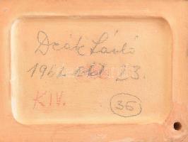 Deák László. Fiú széken. Terrakotta, jelzett, hibátlan 15 cm