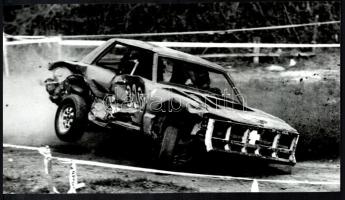 cca 1983 Autóverseny, Menesdorfer Lajos (1941-2005) budapesti fotóművész hagyatékából 5 db vintage f...