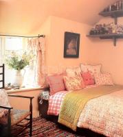 Elizabeth Keevill: Bedrooms design stlyes. [London], 1997, Hamlyn. Angol nyelven. Gazdag képanyaggal...