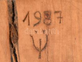 Ü.I. 1987 jelzéssel: Női akt. Faragott fa, repedésekkel, m: 40 cm