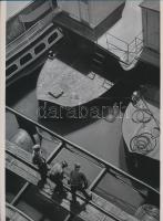 Seiden Gusztáv (1900-1992) budapesti fotóművész emlékére, 2022-ben készült fekete-fehér olajfestmény fotómásolata a ,,Kikötőben c. alkotása nyomán, mai nagyítás, 24x17,7 cm