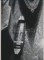 cca 1938 Dr. Sevcsik Jenő (1899-1996) fényképész, szaktanár, szakíró hagyatékából 1 db modern nagyítás (Kikötött csónak a pesti rakpartnál), 24x17,7 cm