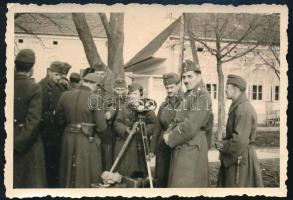 11 db katonai fotó, vegyes méretben