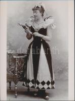 cca 1910 Budapest, farsang idején, Uher Ödön (1862-1931) császári és királyi udvari fényképész hagyatékából 1 db mai nagyítás, jelzés nélkül, 24x17,7 cm