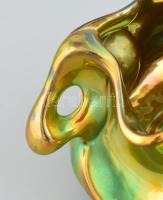 Zsolnay szecessziós stílusú, fodros szélű füles kaspó. Eozinmázas porcelán. Jelzett, kis kopással, a...