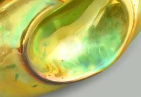 Zsolnay szecessziós stílusú, fodros szélű füles kaspó. Eozinmázas porcelán. Jelzett, kis kopással, a...