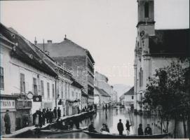 1876 Buda, árvíz a Fő utcában, 1 db mai nagyítás a néhai Lapkiadó Vállalat fotóarchívumának anyagából, 17,7x24 cm