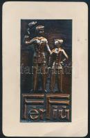 1970 FérFiú ruházati reklámos kártyanaptár dombornyomott réz lappal