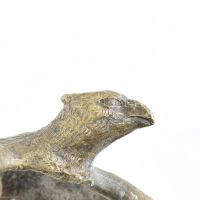 Antik bronz madár, gömb alakot körbeölelő szárnyakkal. 16x10 cm