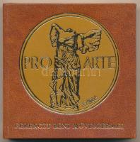 M. Vásárhelyi Vanda: Pro Arte. Ferenczy Béni Művészérmei. Szentendre, 1980. Minikönyv (73x73mm), szép állapotban.