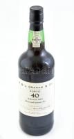 W. & J. Graham & Co. Porto 40 Years of Age Tawny. Finest cask matured Port. Bottled 1997. ABV: 20%, kissé foltos, halvány címkékkel, 0,75 l.