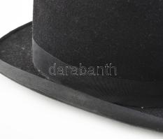 Régi keménykalap cca 1910 Jack Ödön és Tsa. Ujpest, címeres jelzéssel, szép állapotban. Hozzá modern...