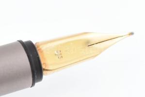 Mont Blanc (?) jelzésű töltőtoll, eredeti dobozában, h: 14 cm