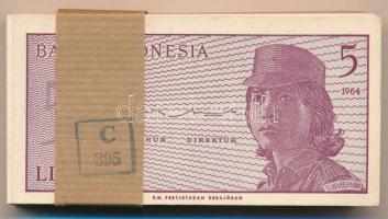 Indonézia 1964. 5s (100x) sorszámkövetők XBJ 041596 - XBJ 041695 kötegelővel T:I,I- Indonesia 1964. 5 Sen (100x) consecutive serials XBJ 041596 - XBJ 041695 with currency strap C:UNC,AU Krause P#91