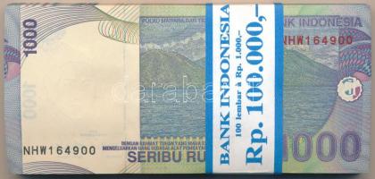 Indonézia 2013. 1000R (100x) egy bankjegy kivételével sorszámkövetők NHW 164801 - NHW 164900, eredeti banki kötegelővel T:I,I- hullámos papír Indonesia 2013. 1000 Rupiah (100x) with the exception of one banknote, consecutive serials NHW 164801 - NHW 164900, with original bank currency strap C:UNC,AU wavy paper Krause P#141