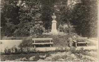 Buziásfürdő, Baile Buzias; Trefort szobor. Heksch Manó kiadása / statue in the park