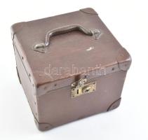 Régi falióra tok, fém. Régi dobozban. Doboz méret: 20x20x17,5cm