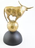 Jelzés nélkül: Magyar szürke szarvasmarha. Aranyra festett bronz, festett márvány talapzaton. m: 36 ...