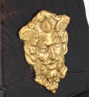 Antikolt asztali óra, fa, quartz szerkezettel, nincs kipróbálva, m: 37,5 cm