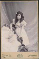 cca 1900 Kislány karosszékkel, keményhátú fotó Zsunk nagyváradi műterméből, 16,5×10,5 cm
