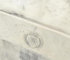 Antik ón fali borkút, jelzett, korának megfelelő minimális sérülésekkel. Jelzett, 29x23 cm