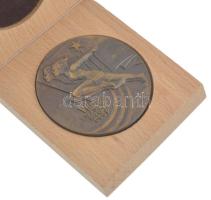 Szovjetúnió 1979. "Moszkva 1979" kétoldalas sport emlékérem fatokjában (50mm) T:1-
Soviet...