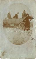 1913 Kolozsvár, Cluj; társaság automobillal télen / people with automobile in winter. photo (b)