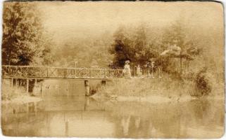 1908 Szováta, Sovata; nyári kirándulás a parkban, híd / summer hike in the park, bridge. photo