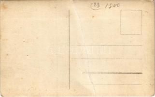 Első világháborús osztrák-magyar katonák egy megrepedt ágyúval / WWI K.u.k. military, soldiers with ...