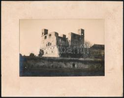 cca 1930-1940 2 db jelzés nélküli fotó (tóparti település, várrom), kartonra kasírozva, 17x11,5 cm