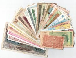 31 db-os vegyes külföldi bankjegy tétel T:III közte ragasztott, szakadt, szép papír 31pcs of mixed foreign banknote lot C:F with torn, sticked, fine paper