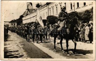 1940 Máramarossziget, Sighetu Marmatiei; bevonulás / entry of the Hungarian troops + 1940 Máramarossziget visszatért So. Stpl. (fa)