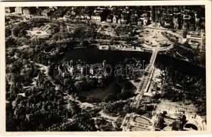 Budapest XIV. Városliget és Vajdahunyad vára. M. kir. Állami Térképészeti Intézet légi felvétele / aerial view (vágott / cut)