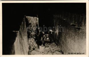 Aknaszlatina, Akna Slatina, Slatinské Doly, Szolotvino, Solotvyno; Ferencbánya, sófejtés, belső. Knoll foto / salt mine, interior with miners