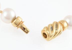 Arany (Au/18k) kapocs. Exkluzív édesvízi igazgyöngy nyaklánc, gyönyörű kerek szemekkel, szemek méret...